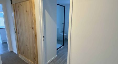 This stunning townhouse - Photo 5