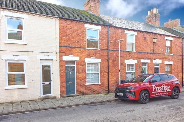 2 bedroom terraced house to rent - Photo 1