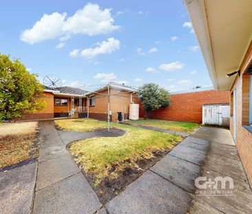Three bedroom 1 bath two toilets - Photo 6