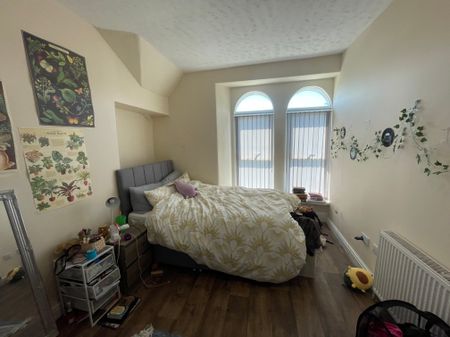 45 Connaught Avenue Top Floor Flat - Photo 5