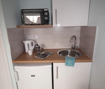 1 bedroom in a house share to rent - Photo 4