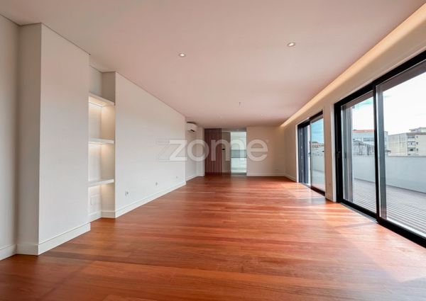 Apartamento T4 em Porto