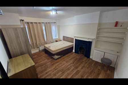 Room in a Shared House, Grenaby Avenue, CR0 - Photo 3