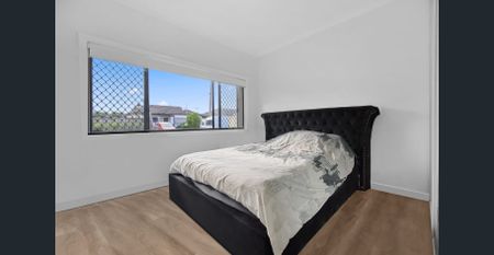 3 bedroom Family Home - Photo 3