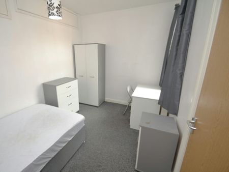 Longford Place, Victoria Park, Manchester, M14 - Photo 2