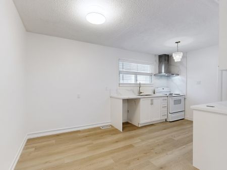 For Lease - 25 Mid Pines Road, Toronto, Ontario - Photo 4