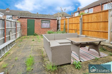 3 bedroom end of terrace house to rent - Photo 5