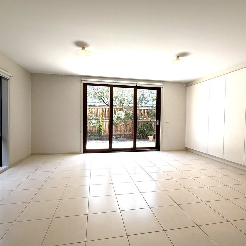 8 Bower Street, Ascot Vale - Photo 1