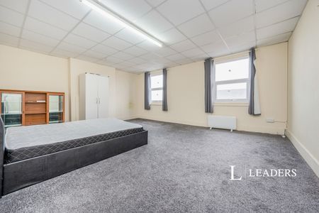 3 bedroom apartment to rent Stratford Road, Wolverton, Milton Keynes, Buckinghamshire, MK12 - Photo 4