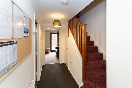 17 St Hilda's Mews - Photo 2