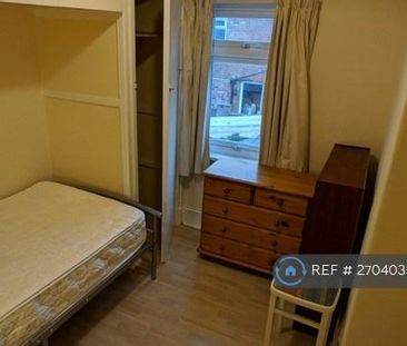 1 bedroom in a house share to rent - Photo 2