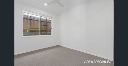 Brand New Designer Home in the Heart of Upper Coomera - Photo 3