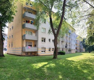 Ab sofort frei - Erdgeschosswohnung mit Balkon - Photo 1