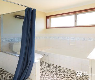 3 Bedroom Family home in a convenient location! - Photo 3