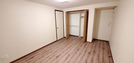 PET FRIENDLY!! 3 Bedroom 1/2 Duplex on the North Side!! - Photo 4