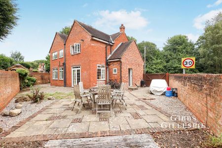 5 bedroom detached house to rent - Photo 2