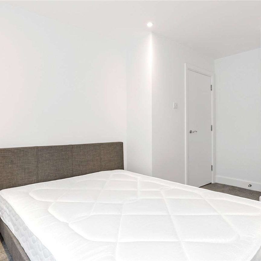 An exceptional one bedroom apartment set in a popular development. - Photo 1