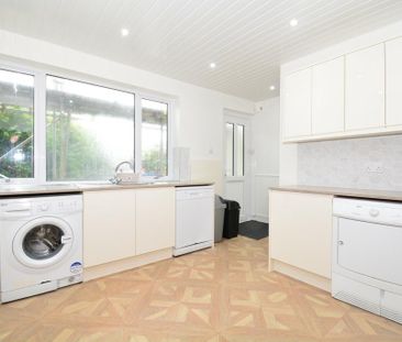 6 bedroom detached house to rent - Photo 1