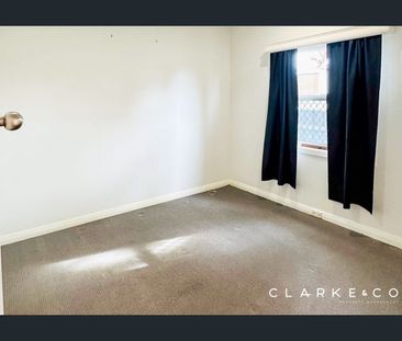 GREAT LOCATION WITH EASY FAMILY LIVING! - Photo 1