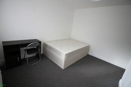 4 bedroom end of terrace house to rent - Photo 5