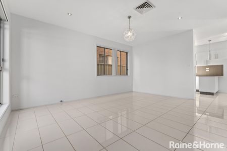 27 Packard Place, Horningsea Park, NSW 2171 - Photo 5