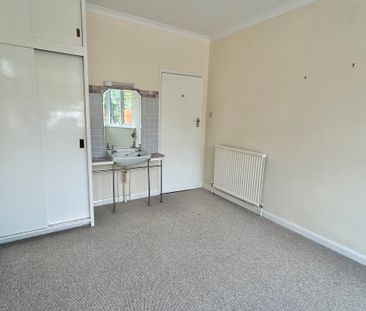 3 bedroom Three Bedroom Ground Floor Flat to rent - Photo 5
