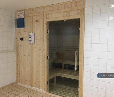 1 bedroom in a flat share to rent - Photo 4