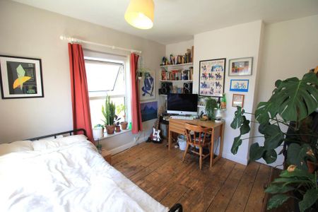 3 bedroom end of terrace house to rent - Photo 2