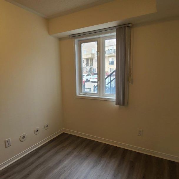 For Lease - 4975 Southampton Drive Unit# 220, Mississauga, Ontario - Photo 1