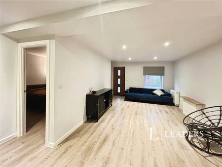 1 bedroom apartment to rent Verney Close, Buckingham, Buckinghamshire, MK18 - Photo 2