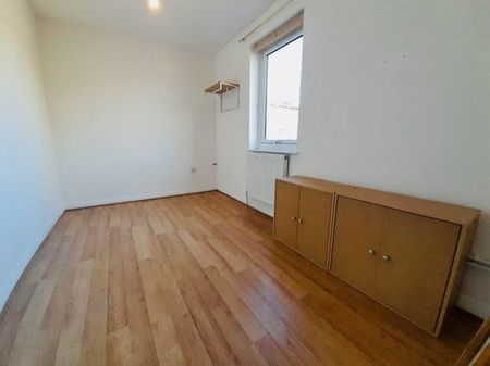 Consul Court, Cambridge £1,650 pcm ⓘ The monthly or weekly payment required by the landlord. Read our glossary page , 3 bedrooms, end terrace house, to let * Tenant info - Photo 3