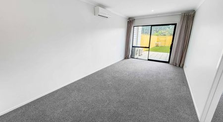 Immaculate townhouse with granny flat, solar & high spec finishes! - Photo 2