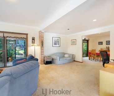 Spacious Family Home with Stunning Lake Views - Photo 3