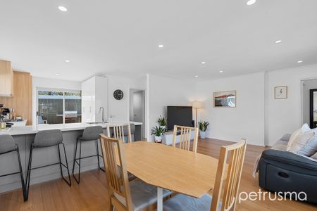 Modern Family Home - Photo 4