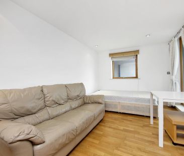 1 bedroom in a flat share to rent - Photo 1