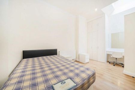 3 bedroom flat to rent - Photo 4