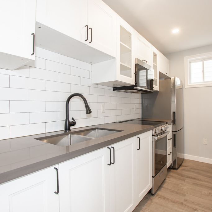 **BEAUTIFUL** 1 BEDROOM MAIN UNIT IN HAMILTON!! - Photo 1