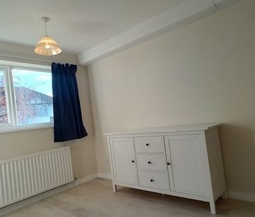 2 Bed Flat, Mayfair Court, SW19 - Photo 5