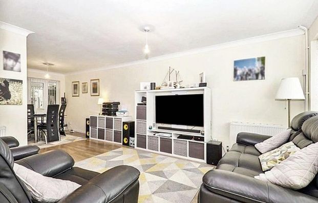 3 bedroom semi-detached house to rent - Photo 1