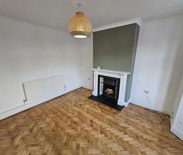 4 bedroom semi-detached house to rent - Photo 3