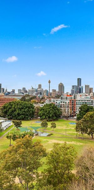 Furnished North-Facing Stunning Three-Bedroom + Study Sub-Penthouse with Three Bathroom Close to UTS and USYD - Photo 1