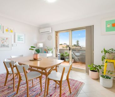 Bright & Spacious, Easy Living in the Heart of Bexley - Photo 3