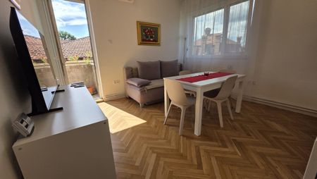 (Reserved) Apartment for Rent in the Central Area of Cluj-Napoca, close to the University of Medicine and Pharmacy, on the Bisericii Ortodoxe street. - Fotografie 2