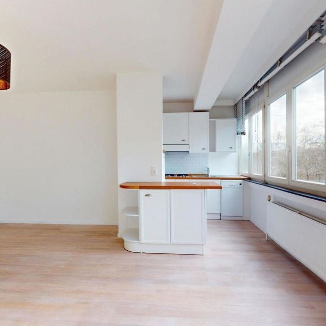 Appartement te huur in Oudergem voor € 1.000 met 1 slaapkamer - Photo 1
