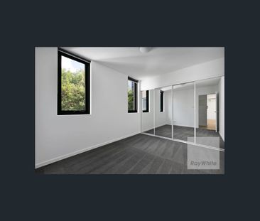 Renovated Living in the Uni Hill Estate - Photo 4