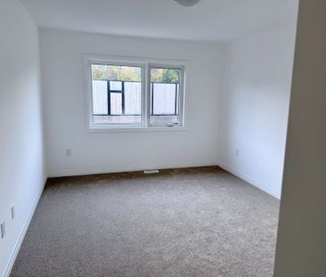 For Lease - 93 Flan Boulevard, Barrie, Ontario - Photo 3