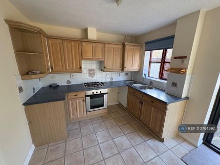 2 bedroom semi-detached house to rent - Photo 5