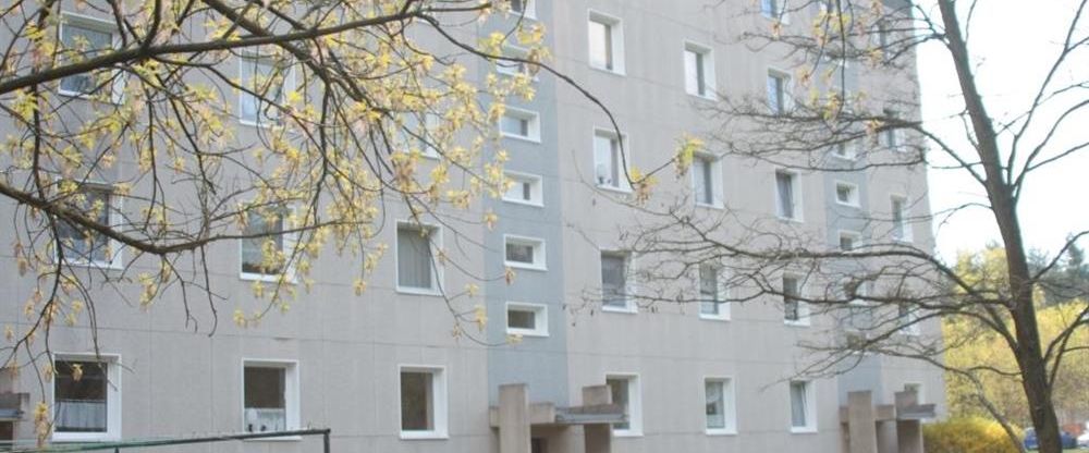 Vier Zimmer, Küche mit Fenster, Bad, Balkon - Photo 1