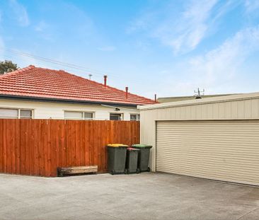 FAMILY HOME IN PRIME LOCATION - Photo 2