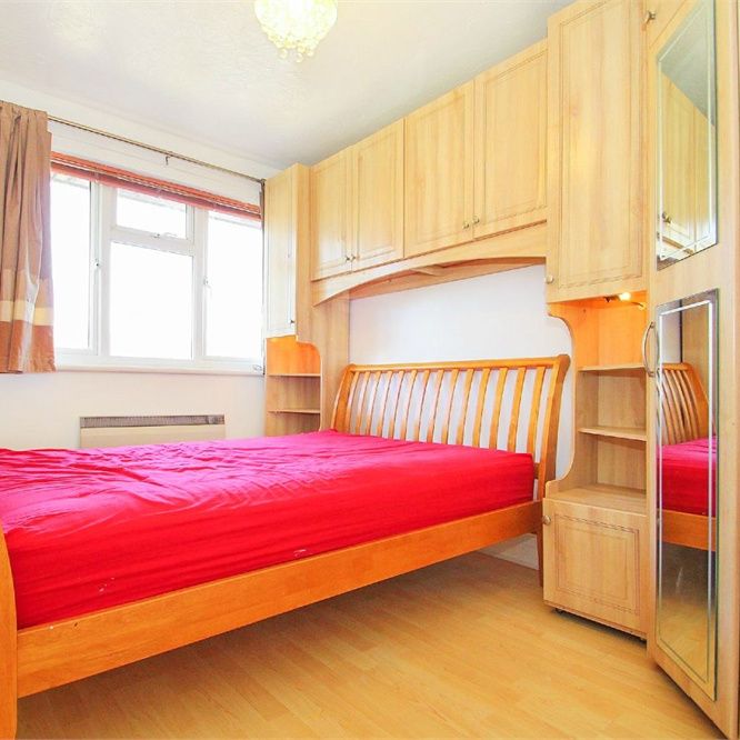 2 bed end of terrace house to rent in Bosanquet Close, Uxbridge, UB8 - Photo 1
